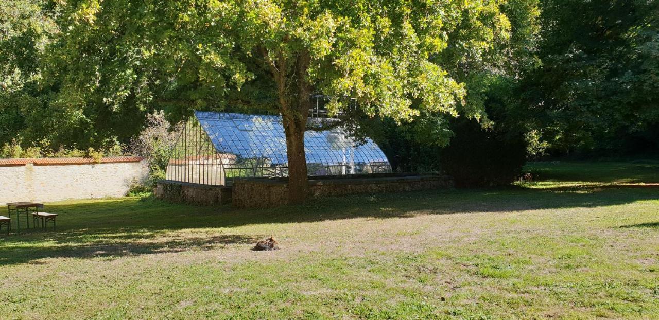 Gite Dans Un Domaine Historique Chevreuse Exteriér fotografie