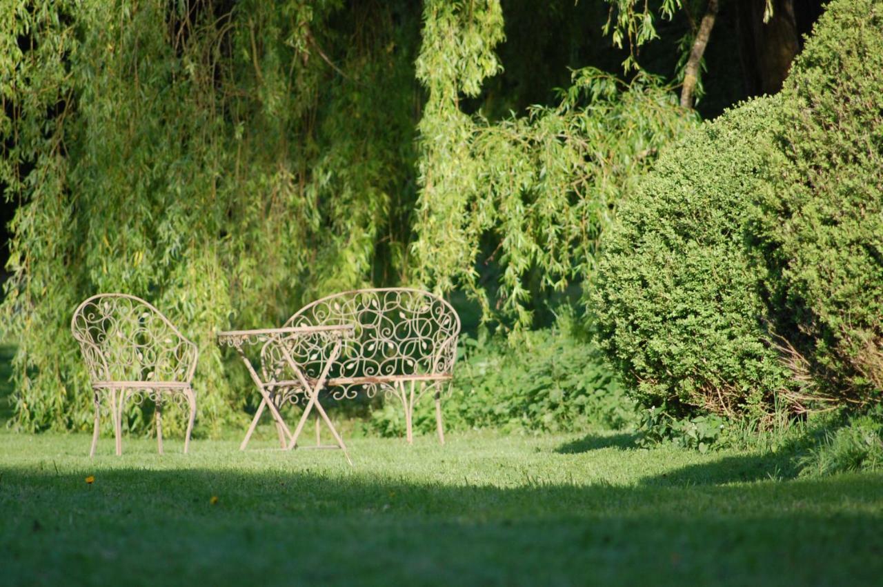 Gite Dans Un Domaine Historique Chevreuse Exteriér fotografie